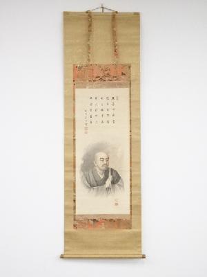 金子日威賛　日蓮大菩薩御肖像　肉筆絹本掛軸（金子日威裏書有）（箱付）